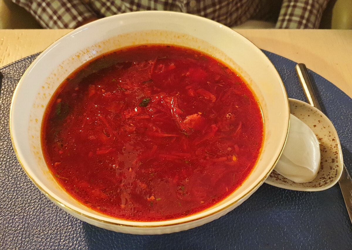 Борщ с томлёной уткой за 690 рублей