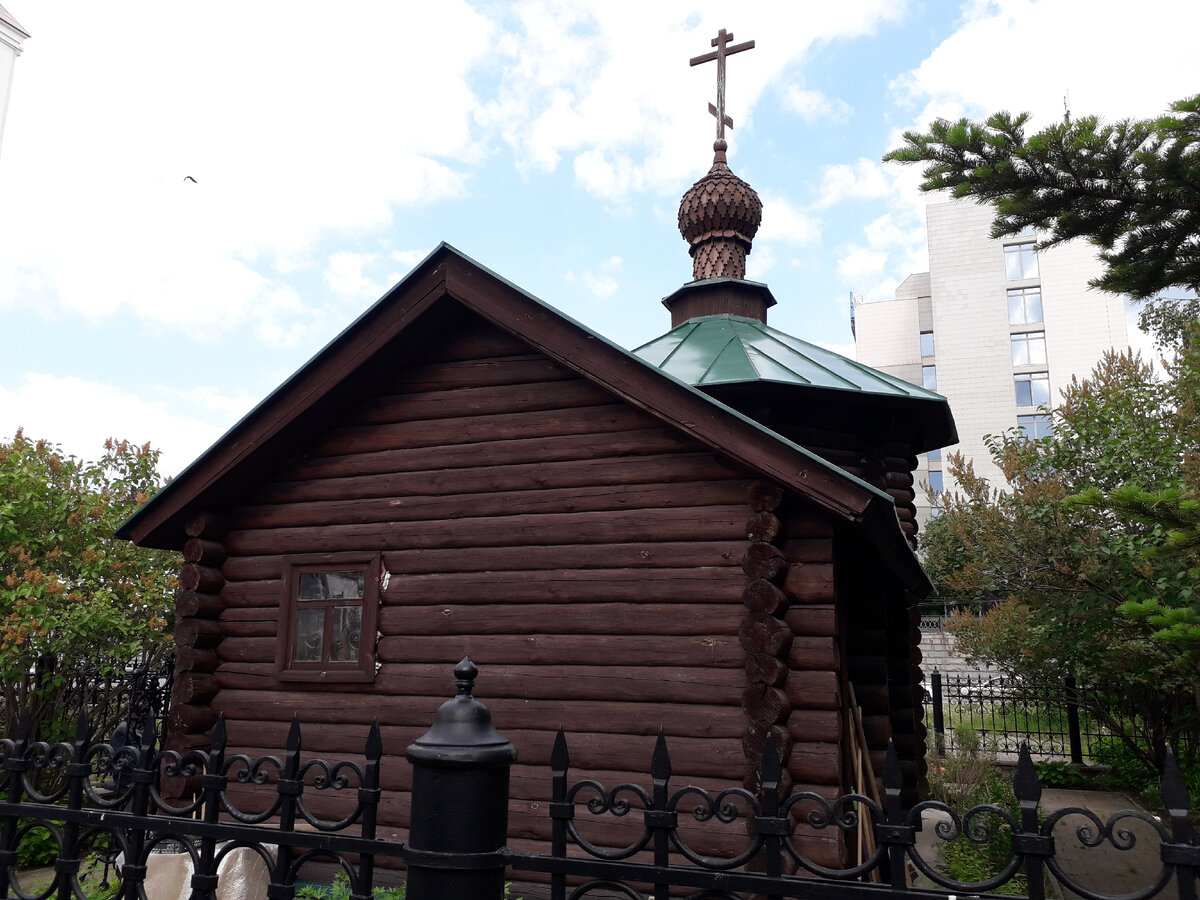 Часовня в честь святых преподобномучениц Великой Княгини Елисаветы и Инокини Варвары. Фото автора.