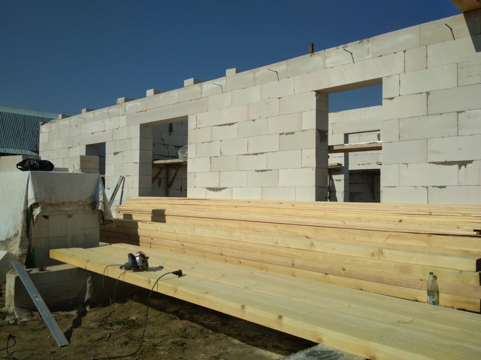 Вот так выглядят кучкой все материалы для перекрытия 