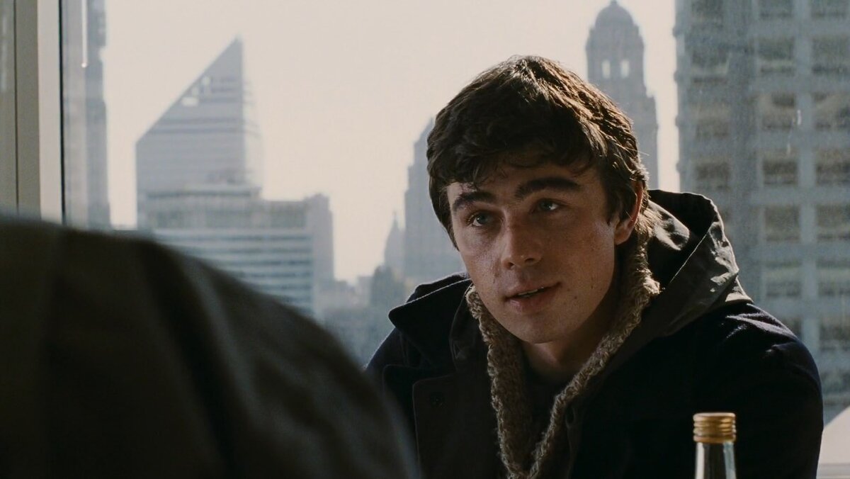 Кадр из фильма "Брат-2". Реж. А. Балабанов.