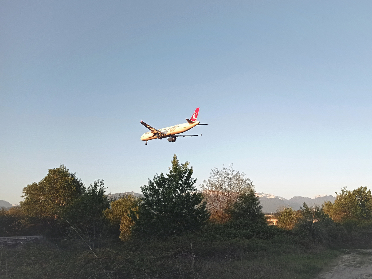 Летит на посадку