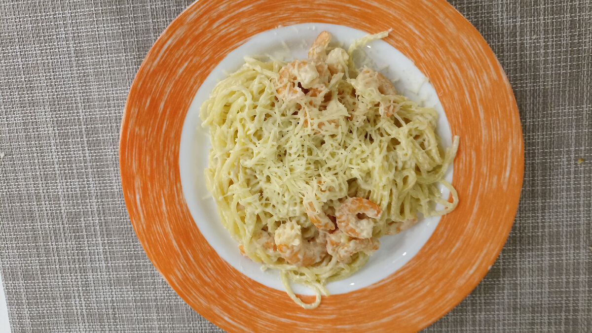 Паста с креветками в сливочно-чесночном соусе