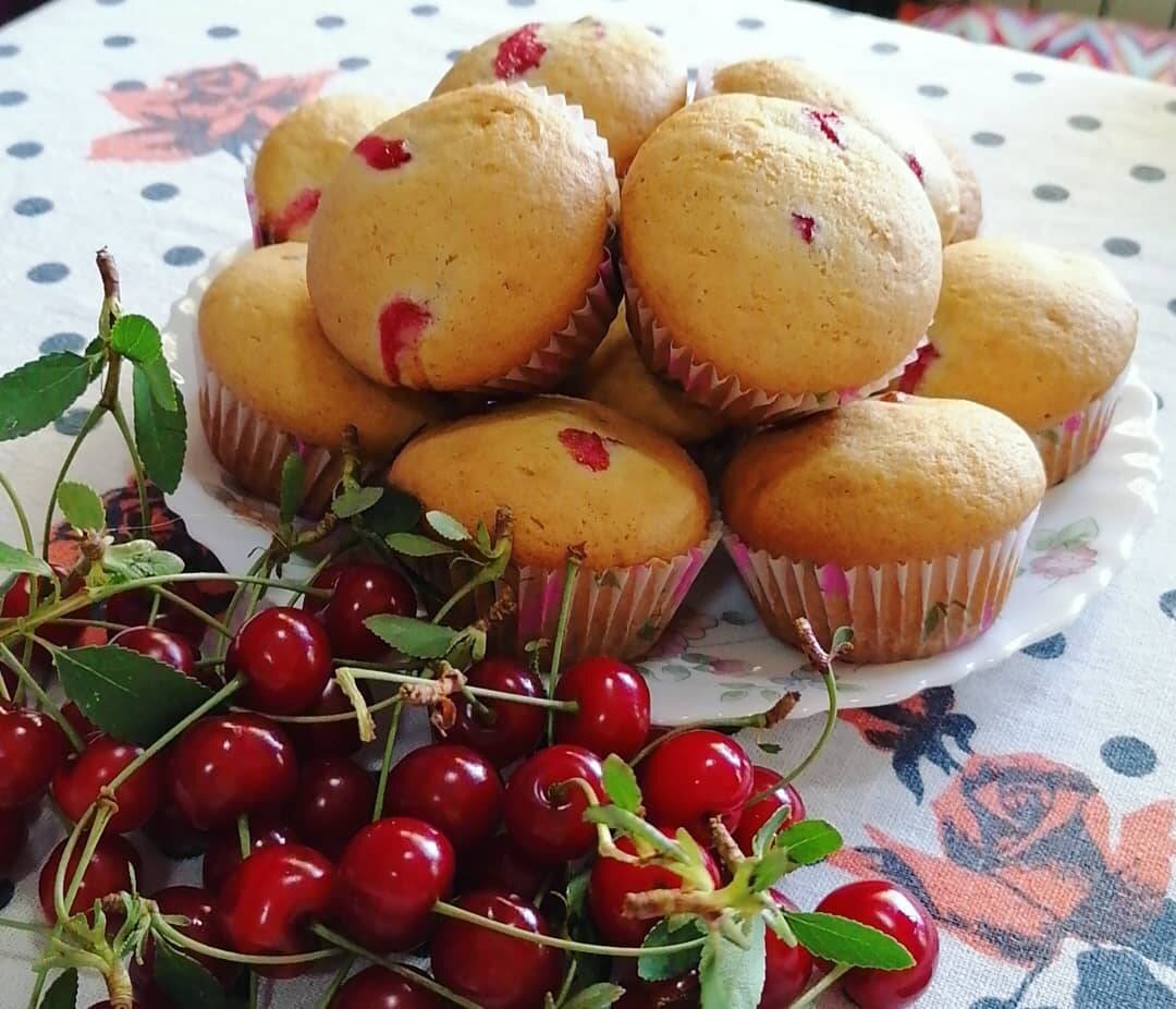 Капкейки с вишней | Овкусе.ру - Ежедневная готовка в радость! Пошаговые  рецепты с фото | Дзен