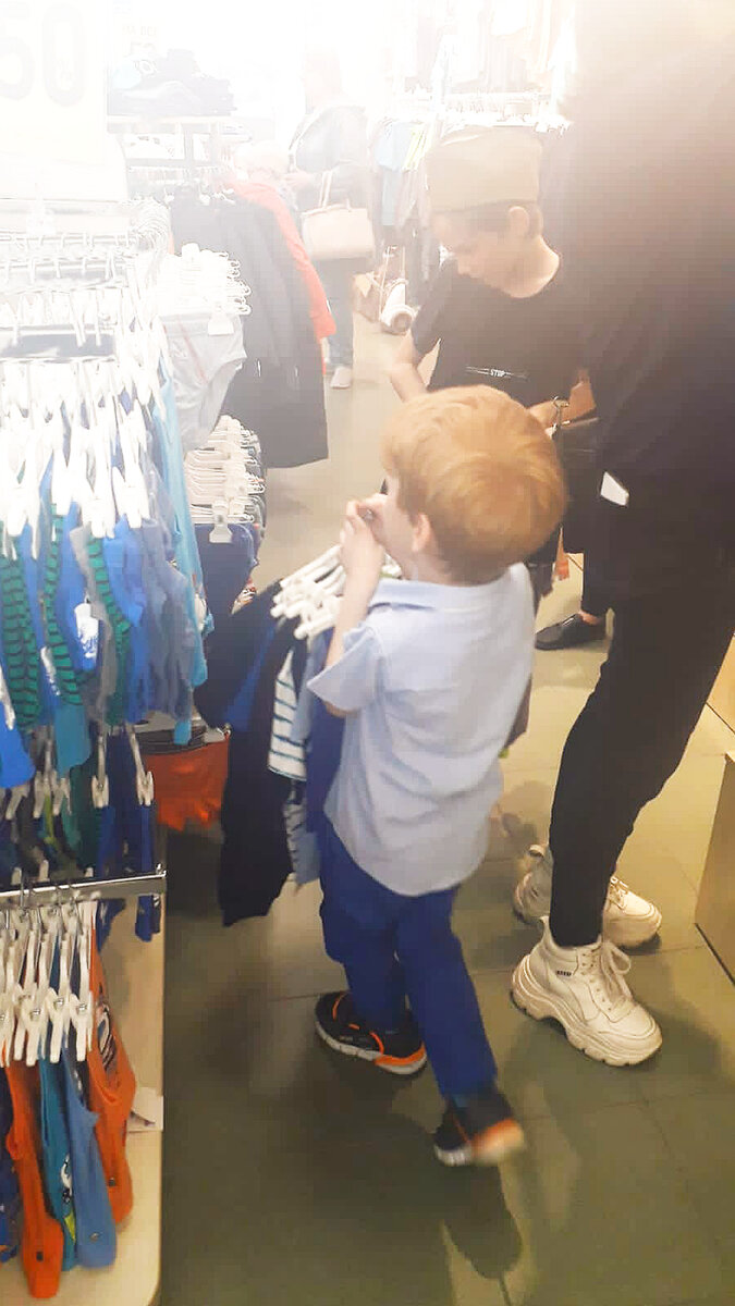 Юные покупатели