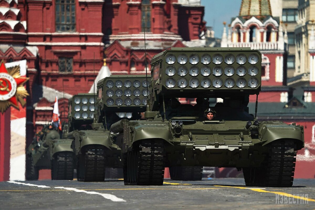ТОС-1А «Солнцепёк» на параде в Москве. Фото из открытых источников.