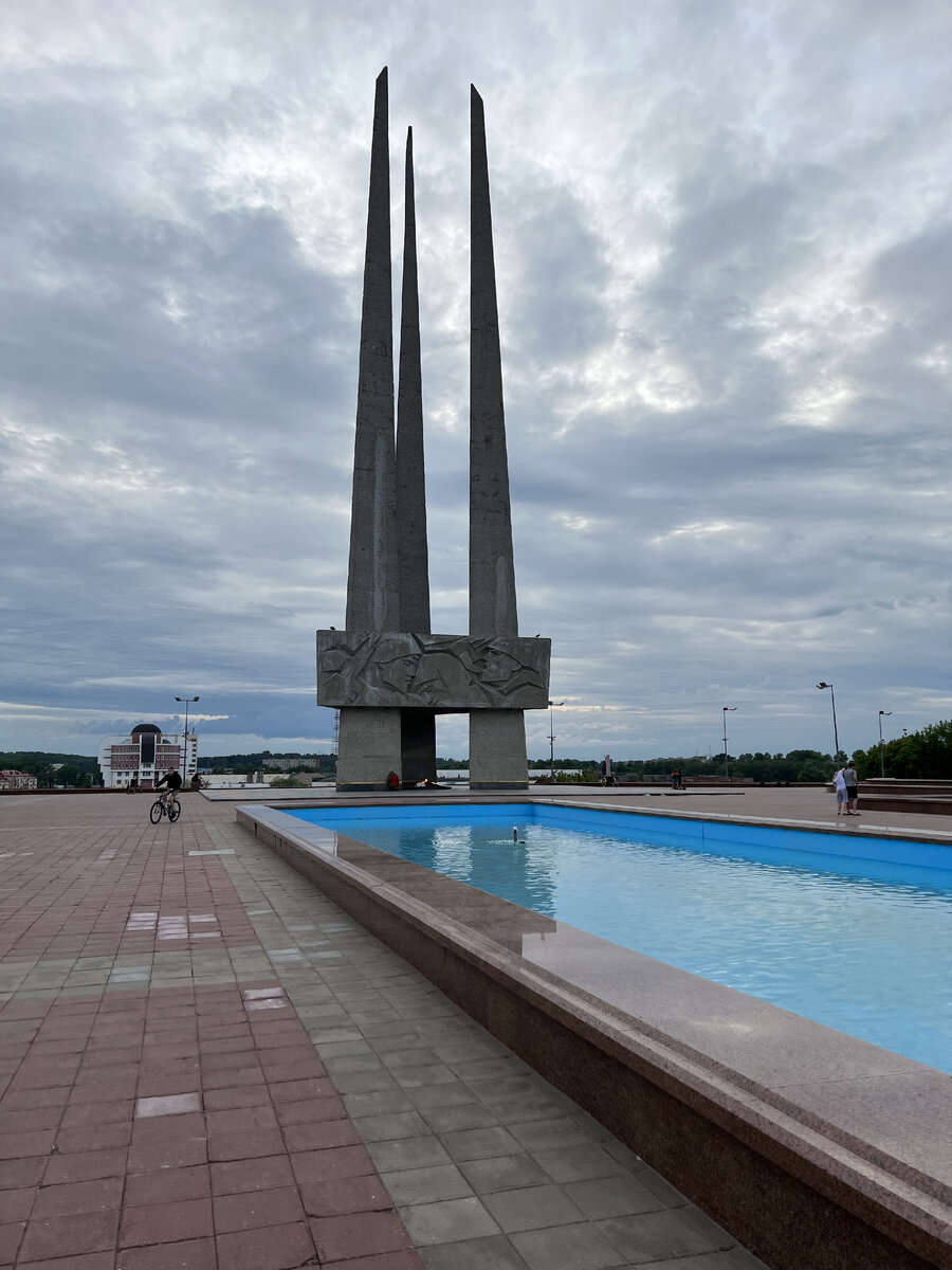 Мемориальный комплекс на Площади Победы