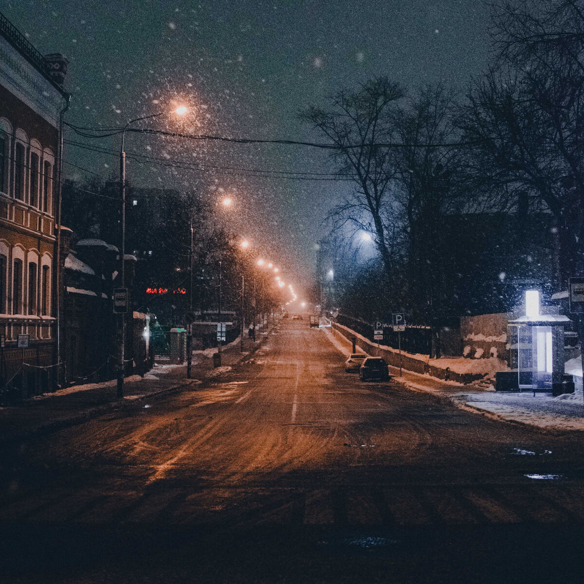 https://images.wallpaperscraft.ru/image/single/nochnoj_gorod_doroga_snegopad_133787_3415x3415.jpg