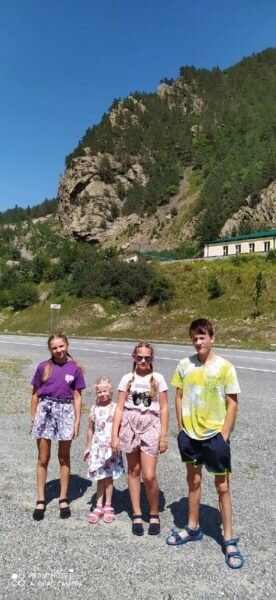 Первый совместный отпуск. Кровные и приемные дети сдружились, у них нашлись общие интересы.