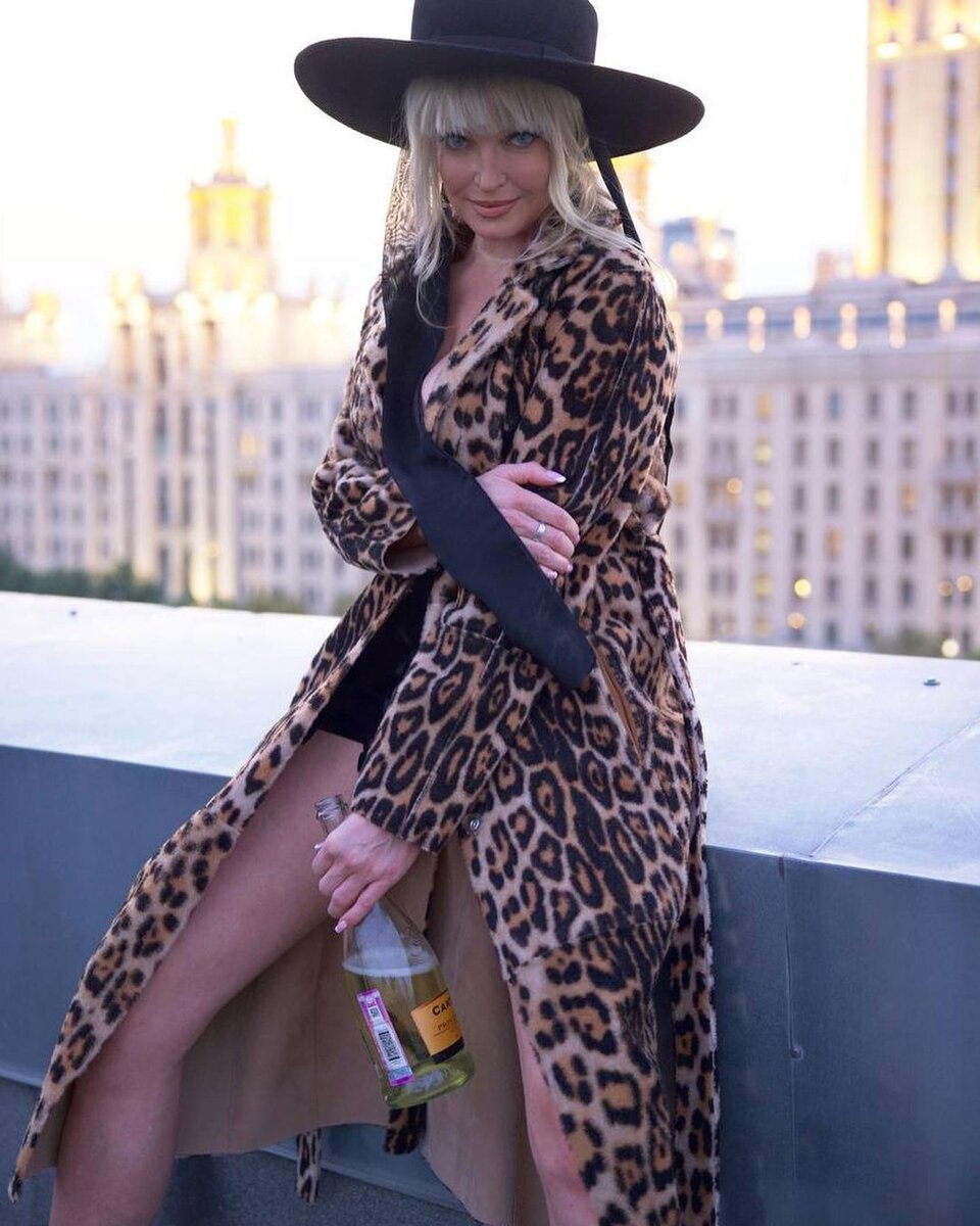    Анастасия Волочкова устроила фотосессию на крышеСоцсети Анастасии Волочковой