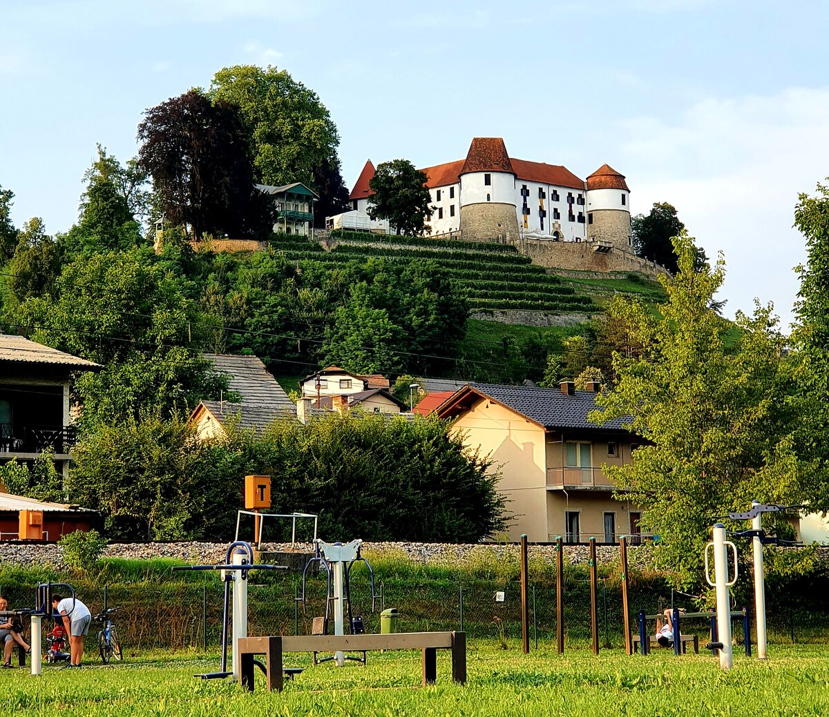 Вот так он выглядит со стороны.