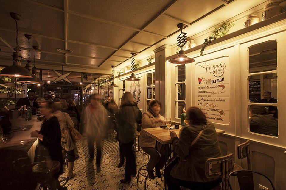 Напольная плитка с гидравлическими узорами