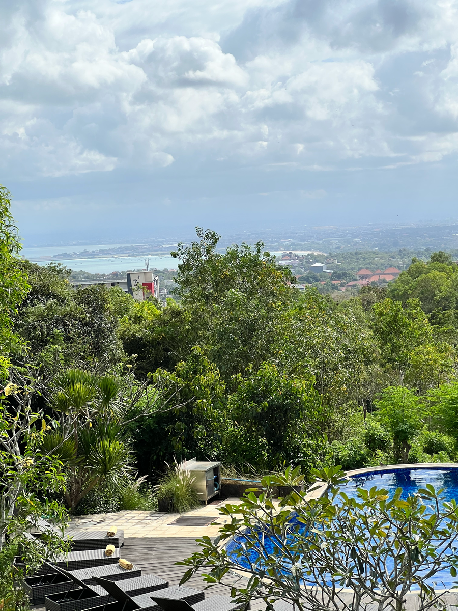 Я часто стараюсь ставить себе новые вызовы и справляться с ними. Они могут быть крохотными, а могут - огромными. Но я всегда пытаюсь сегодня стать лучше, чем вчера. 