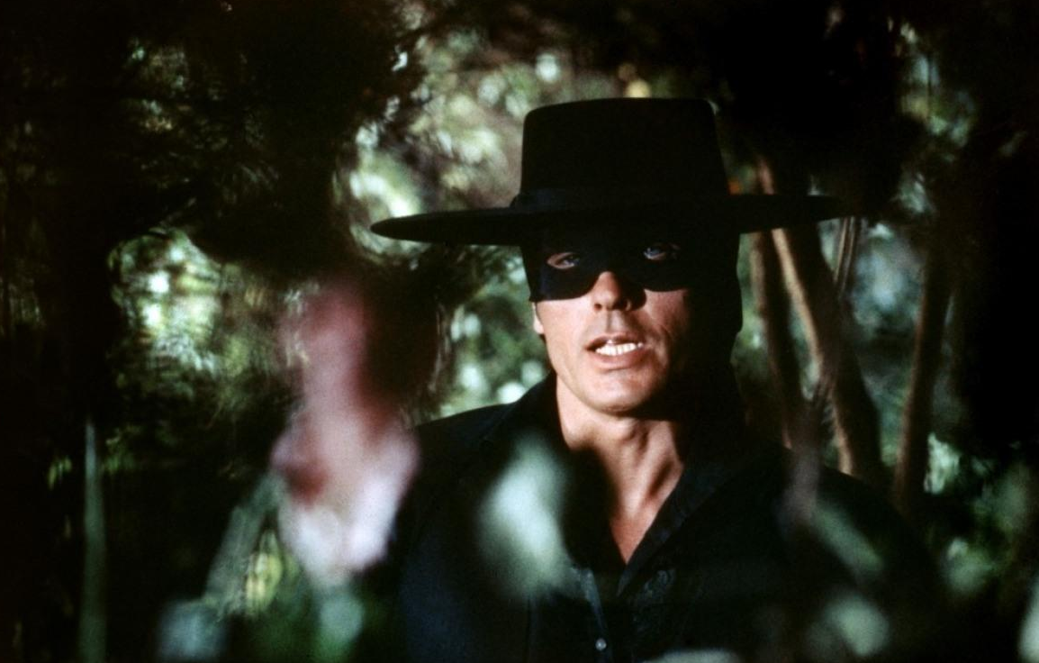 Зорро в исполнение Алена Делона в фильме 1975 года