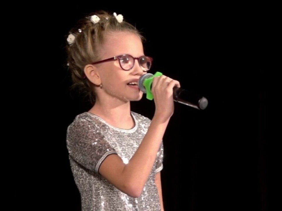     10-летняя Дарья Кассирова совершенно не боится сцены и готова покорить любые вершины  Предоставлено "Комсомолке"