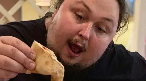 Малоподвижный образ жизни и высококалорийная пища привели Луку к ожирению