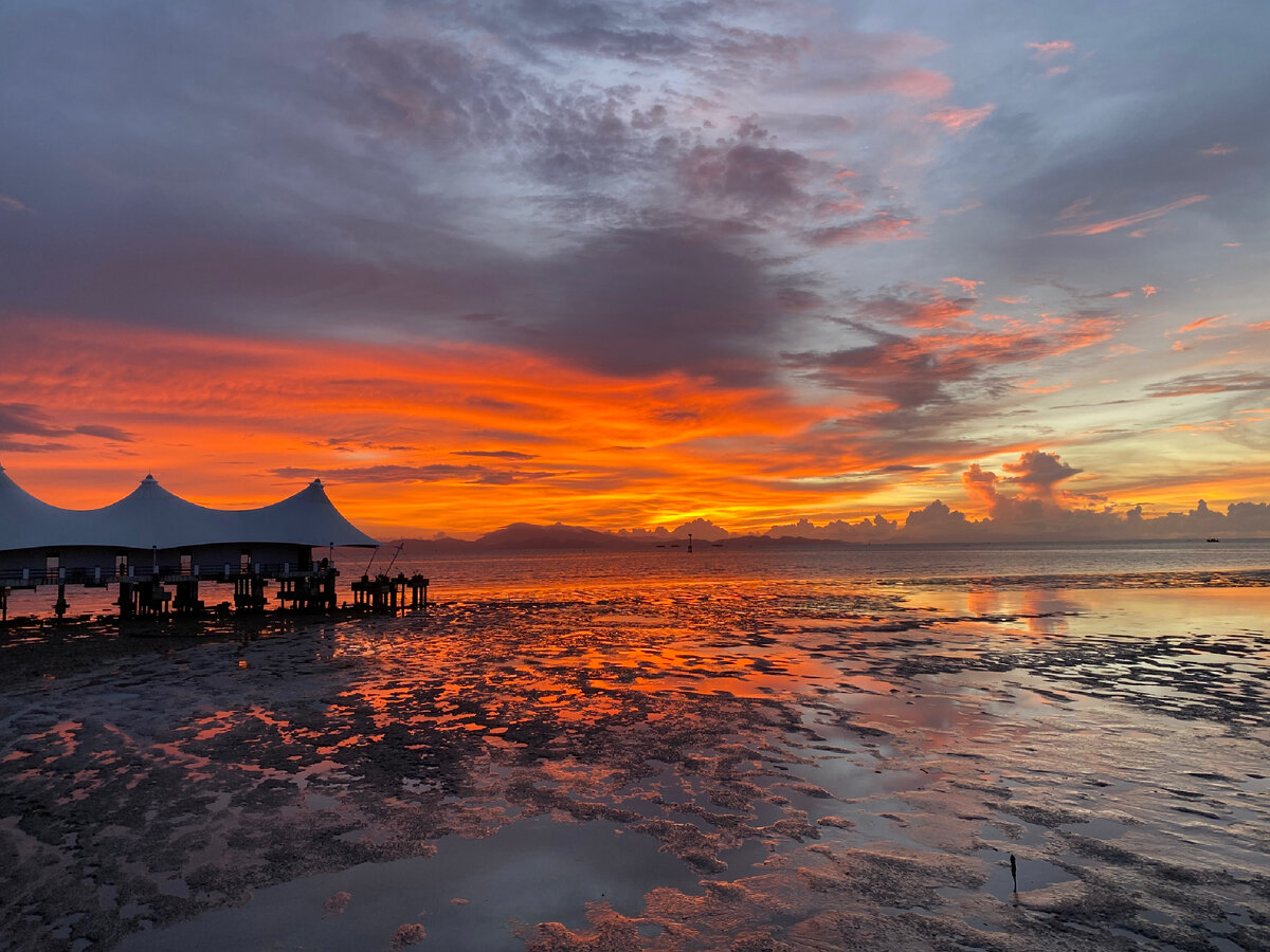 Вы только посмотрите на этот закат! Я ничего подобного не видел, и только Малайзия балует нас такими закатами каждый день. 