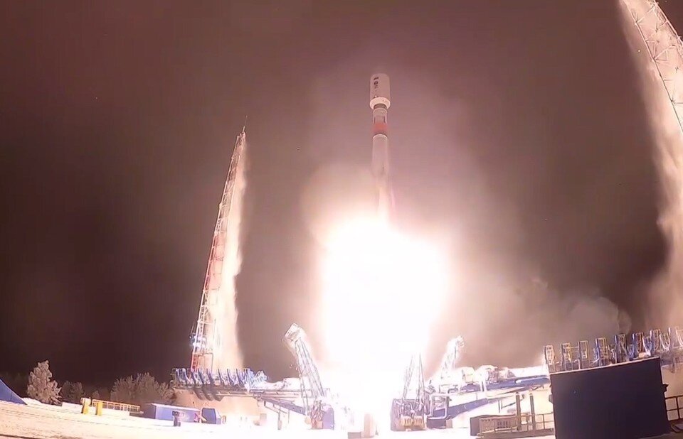     Ракета-носитель "Союз-2.1б" выведет на орбиту военные спутники  Кадр видео