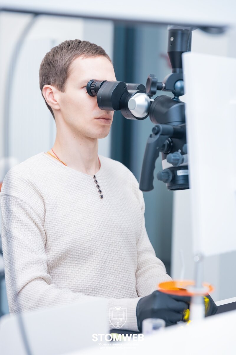 Смотрю «микромир» в стоматологический микроскоп 