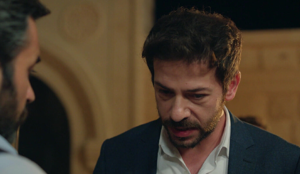 Элиф шадоглу. Миран и фырат. Ветреный холм турецкий 52. Элиф ветреный. Ветреный холм турецкий 52.