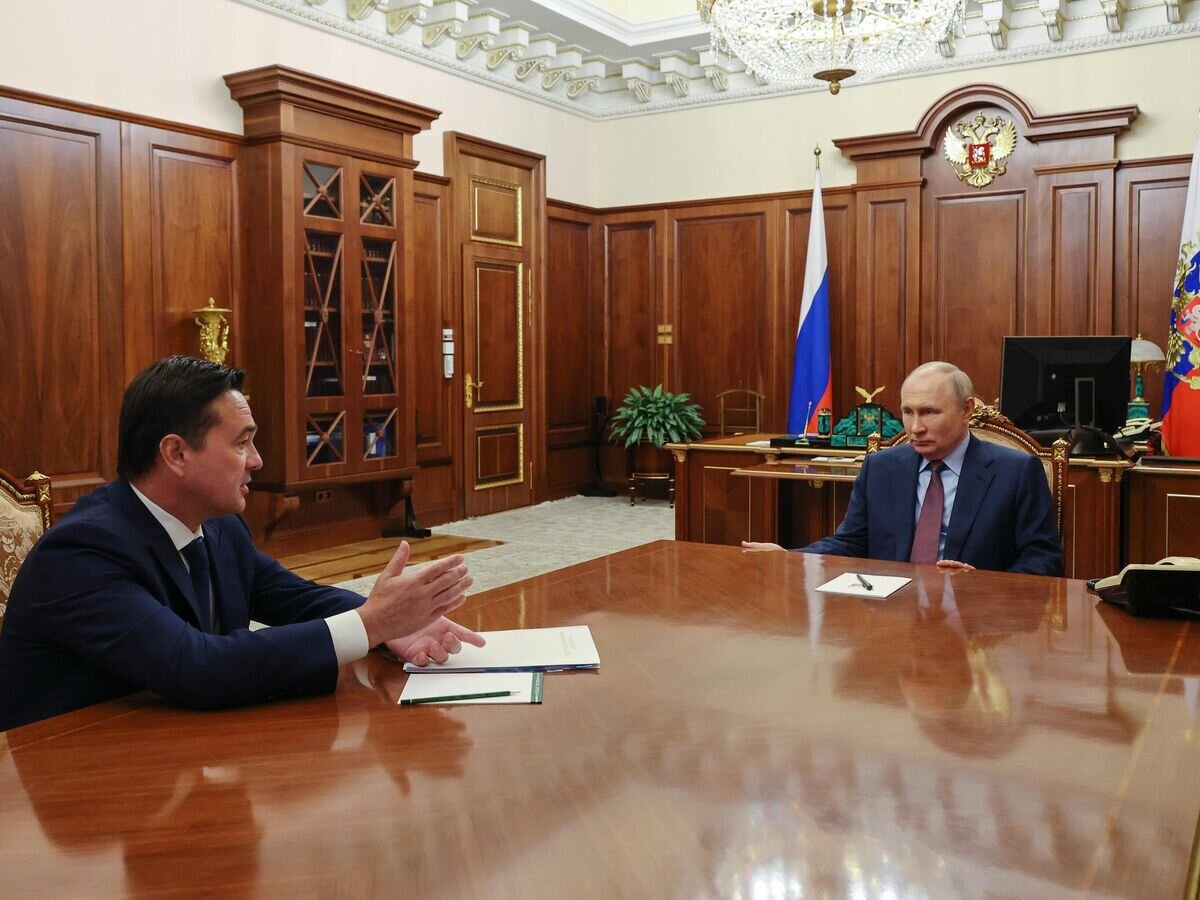    Президент РФ Владимир Путин и губернатор Московской области Андрей Воробьев во время встречи© РИА Новости / Михаил Климентьев