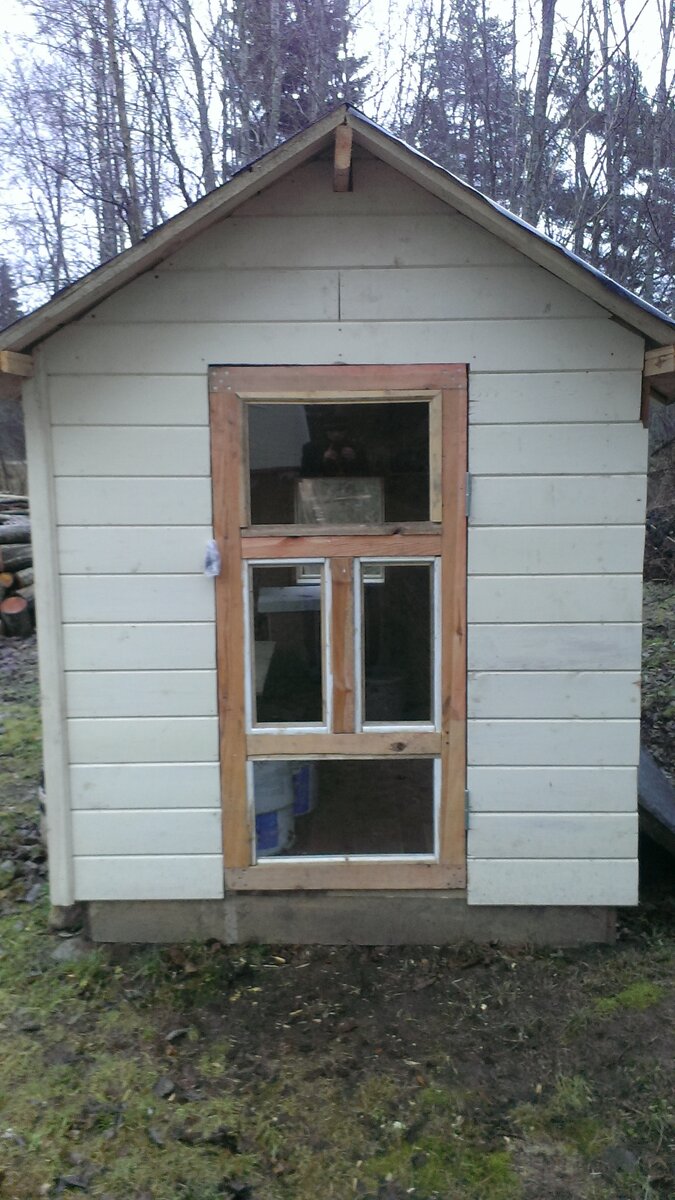 Фото автора: домик в процессе строительства.