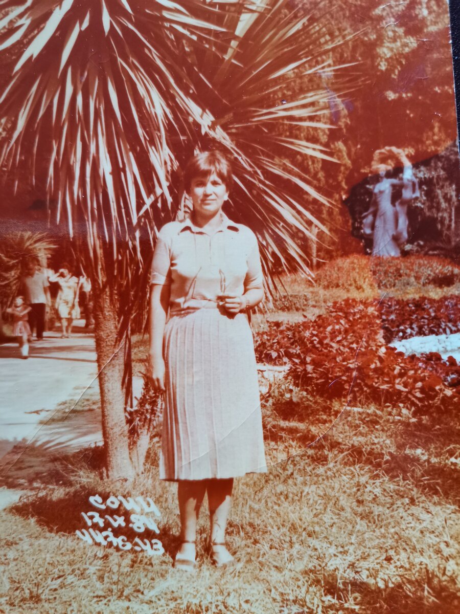 Моё первое и самое удачное похудение на 20 кг. Но тогда я была молодая, жила в общежитии и работа была физическая. Работала аппаратчиком на обессоливающей установке. 