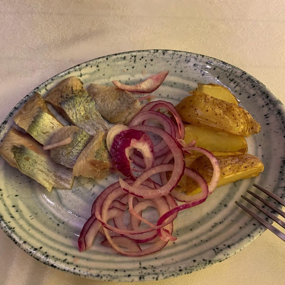 Керченская сельдь. Лучок могли бы конечно и лучше нарезать...