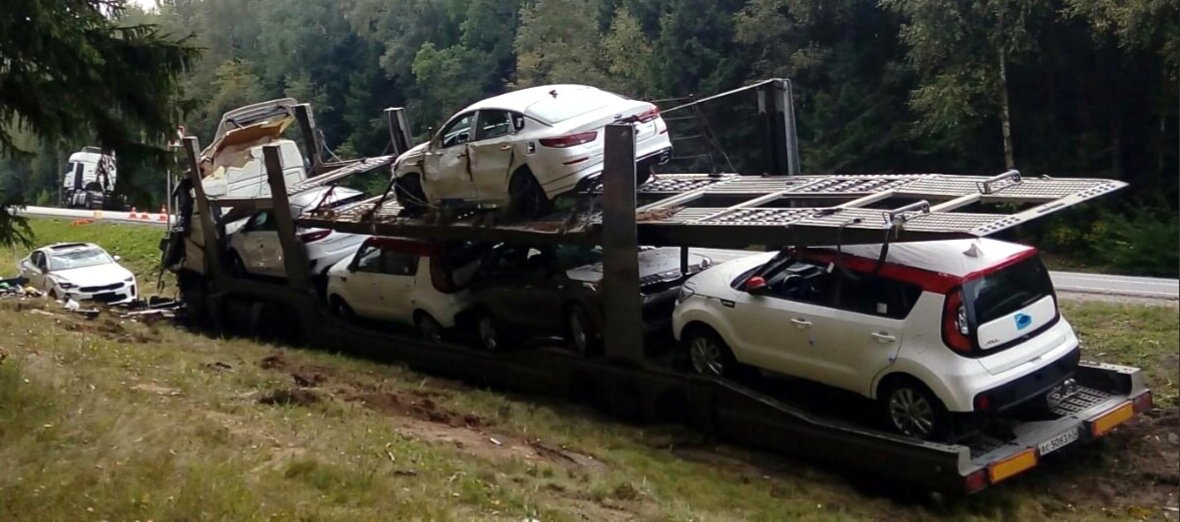 Как повреждаются автомобили в автосалоне