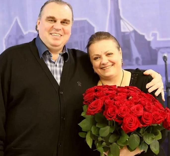 Елена Цыплакова с мужем, Павлом Щербаковым.Фото Яндекс.Картинки.