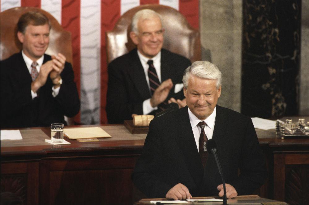 В 1992 году были приняты. Ельцин в конгрессе США В 1992.