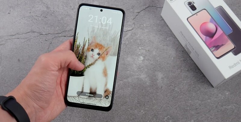 Экран здесь точно такой же, как на Redmi Note 10. Скрин: YouTube-канал ЧайнаИнспект