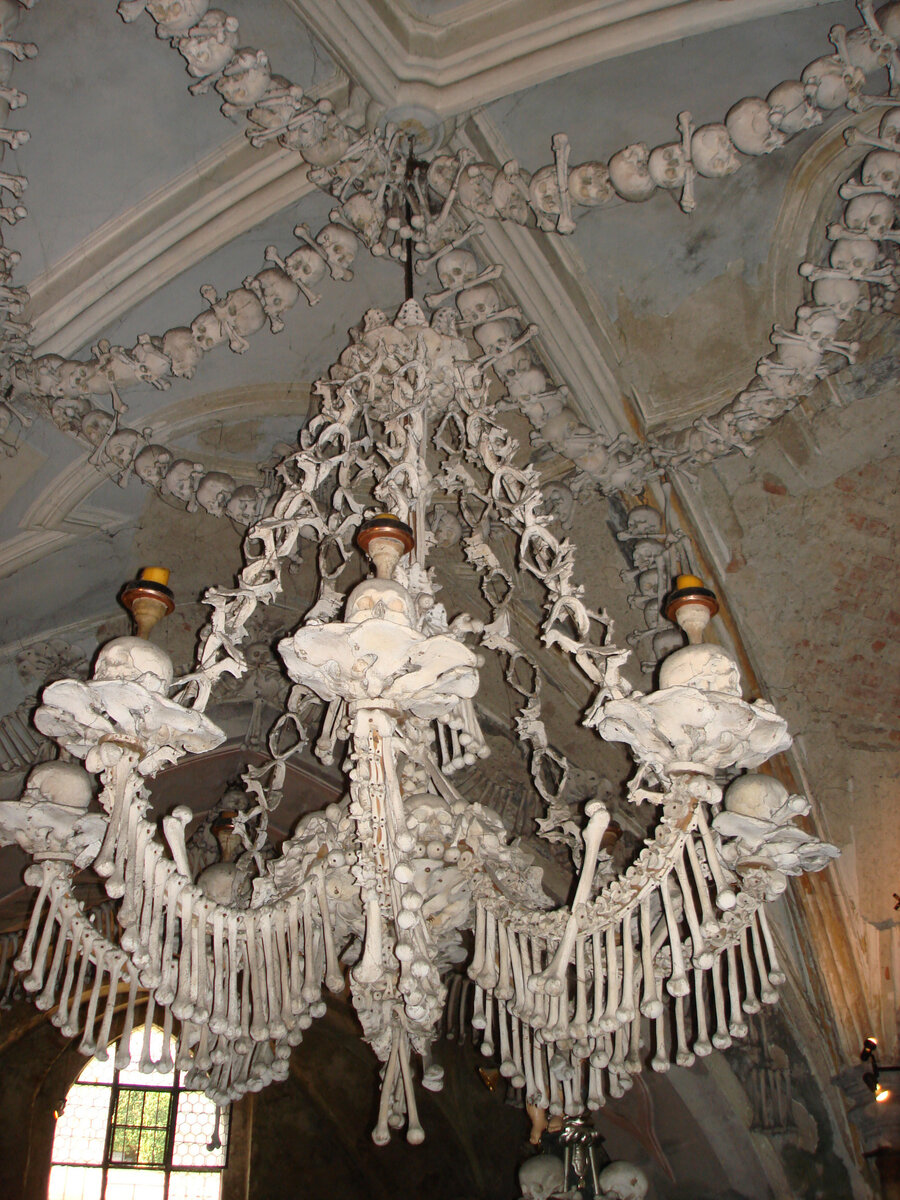 Люстра, Костница в Седлеце