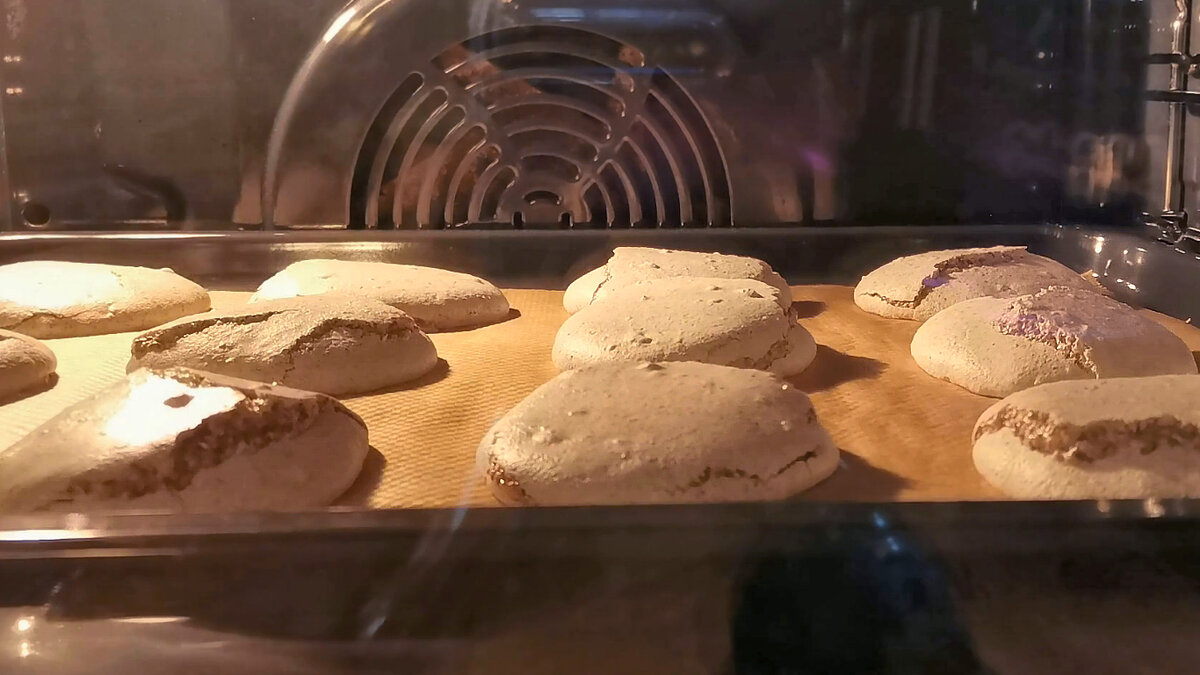 Пеку воздушное печенье Безе с орешками (готово за 30 минут)