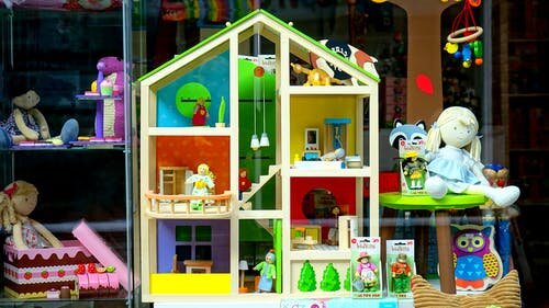 Даша одиноко уходила играть. Фото из свободных источников.