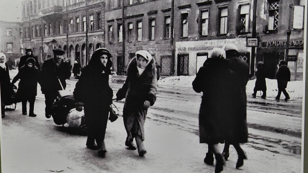 иностранцы слушают русскую музыку. иностранцы ленинград. ленинград 1960 годы. Leningrad kolshik реакция иностранцев. ленинград невский проспект 80-е.