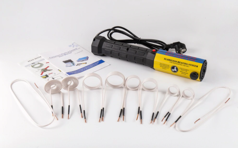 Нагреватель идёт в кейсе, в комплекте инструкция и 9 спиралей