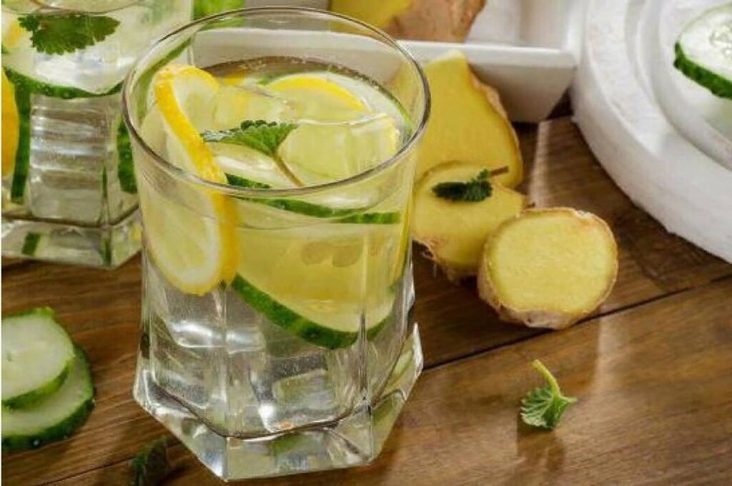 Вода сасси для похудения. Лимонад имбирь лимон огурец мята. Вода Сасси имбирь огурец лимон мята. Огуречно-лимонная вода. Напиток Сасси.