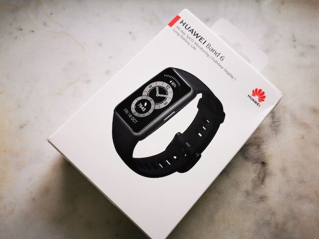 Распаковка Huawei Band 6