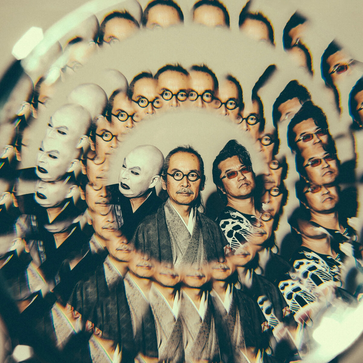 Обложка альбома  "新青年" (Shin Seinen) японской хард-рок группы 人間椅子 (Ningen Isu , Человек-кресло)