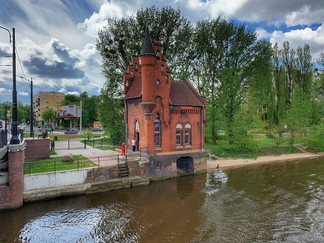 Домик смотрителя Верхнего моста, сейчас музей открытки, фото автора 