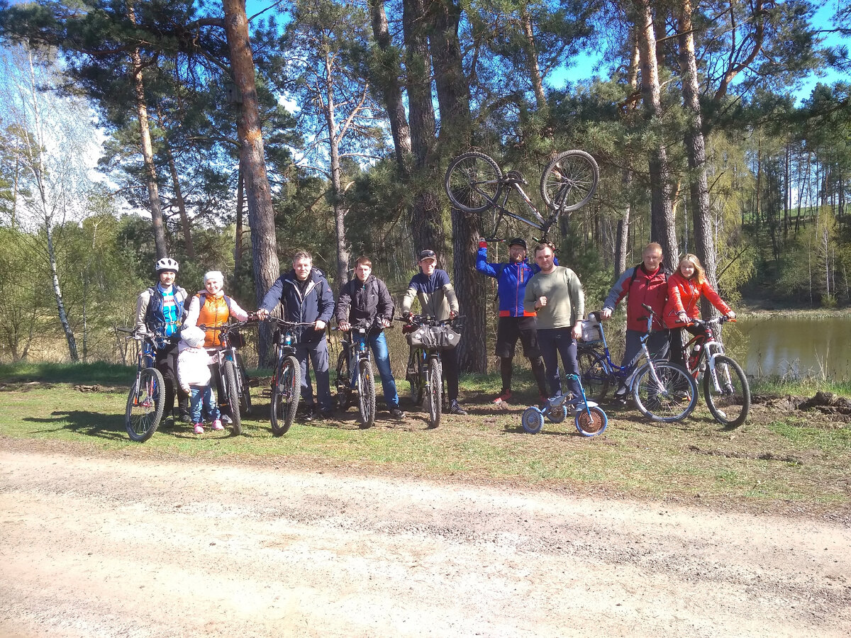 Дружная компания из велоклуба "ФЕРРУМБАЙК"