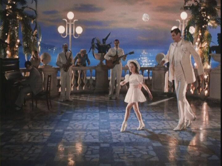 Кадр из кинофильма "Зимний вечер в Гаграх". Картинка весьма узнаваема и сейчас, если приехать в Гагру.