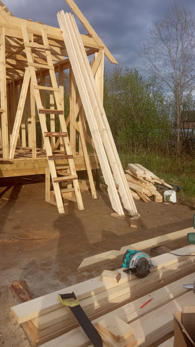 Ставлю готовые стоя, чтобы поднимать наверх.