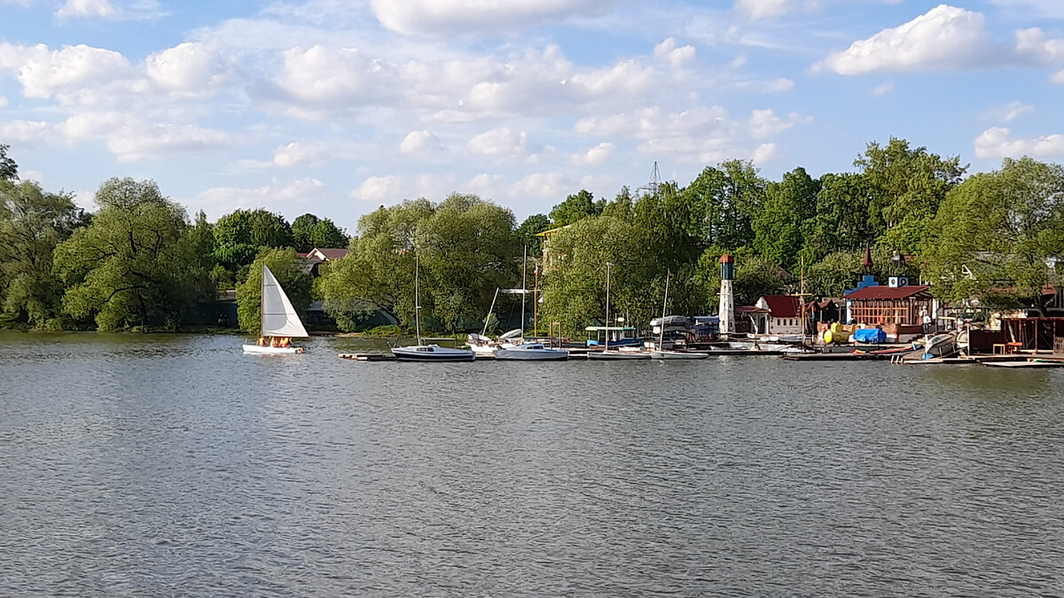 Лодочная станция на Белом озере. Листайте галерею