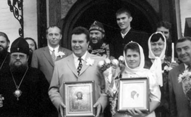 Венчание супругов Янукович 1997 год. Фото Яндекс.Картинки