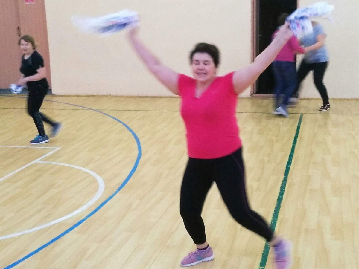 Не можешь изменить жизнь - измени свое отношение к ней. Автор на тренировке в спортзале.