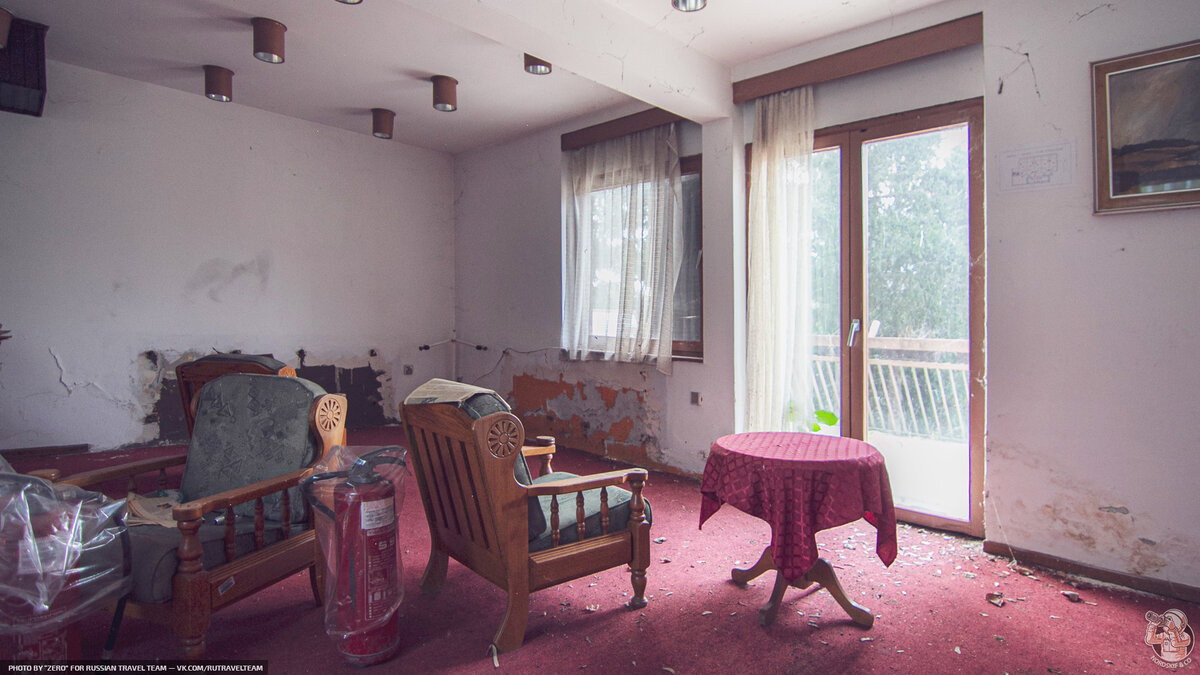 Cameră de hotel abandonată