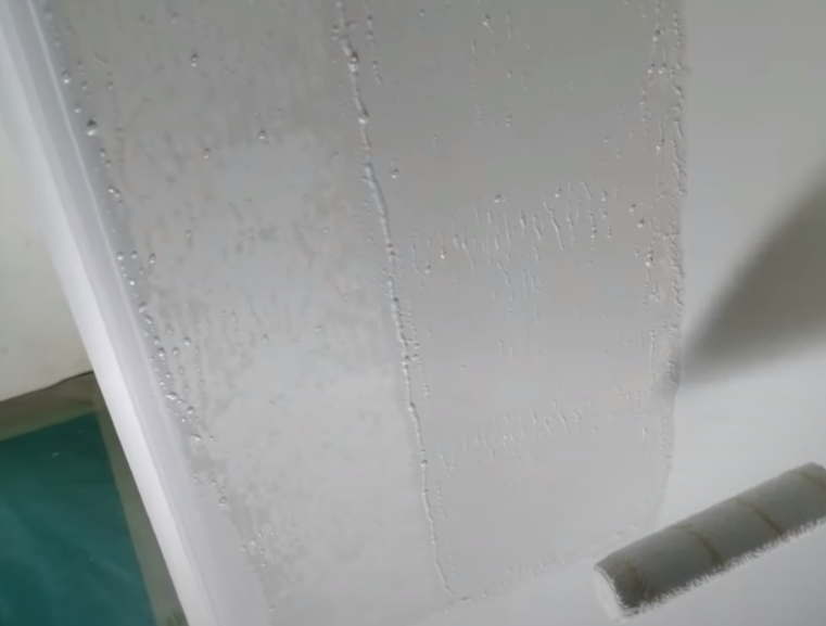 Видите эту полосу посередине? Сама она никуда не уйдет. Ее надо убрать вам. 