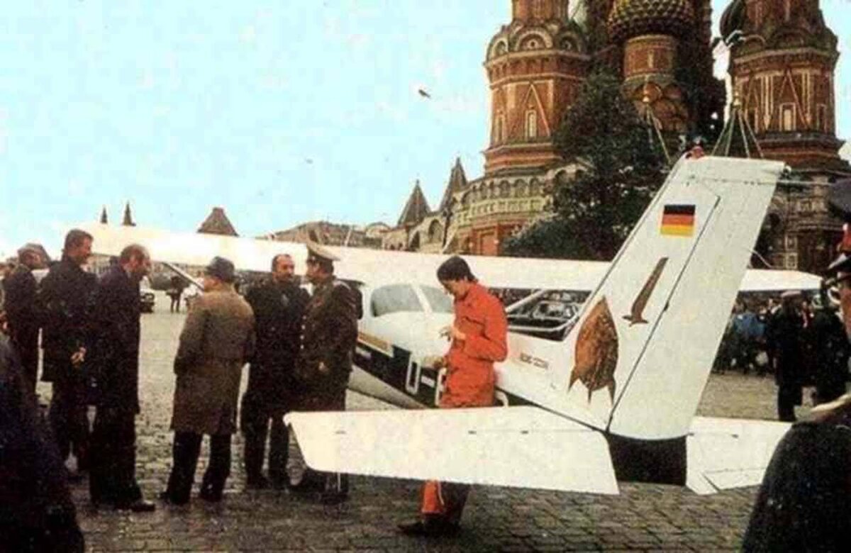 Москва, Красная площадь, самолет Матиаса Руста, 28 мая 1987 года
