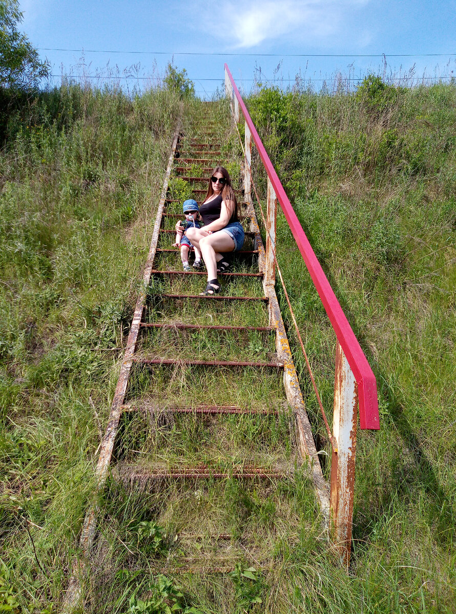 Старая ржавая лестница